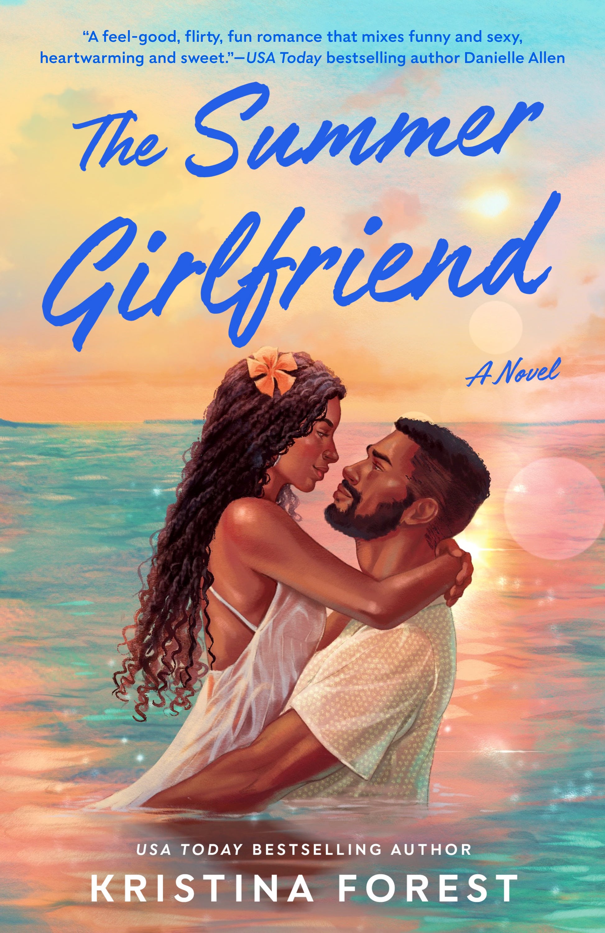 Book cover of 'The Summer Girlfriend' with a couple embracing on a beach.