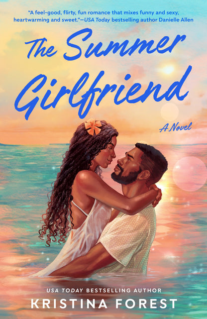 Book cover of 'The Summer Girlfriend' with a couple embracing on a beach.